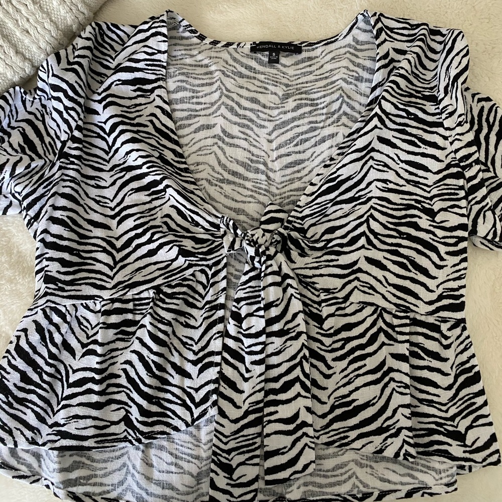 Kendal & Kylie Tie front Shirt!